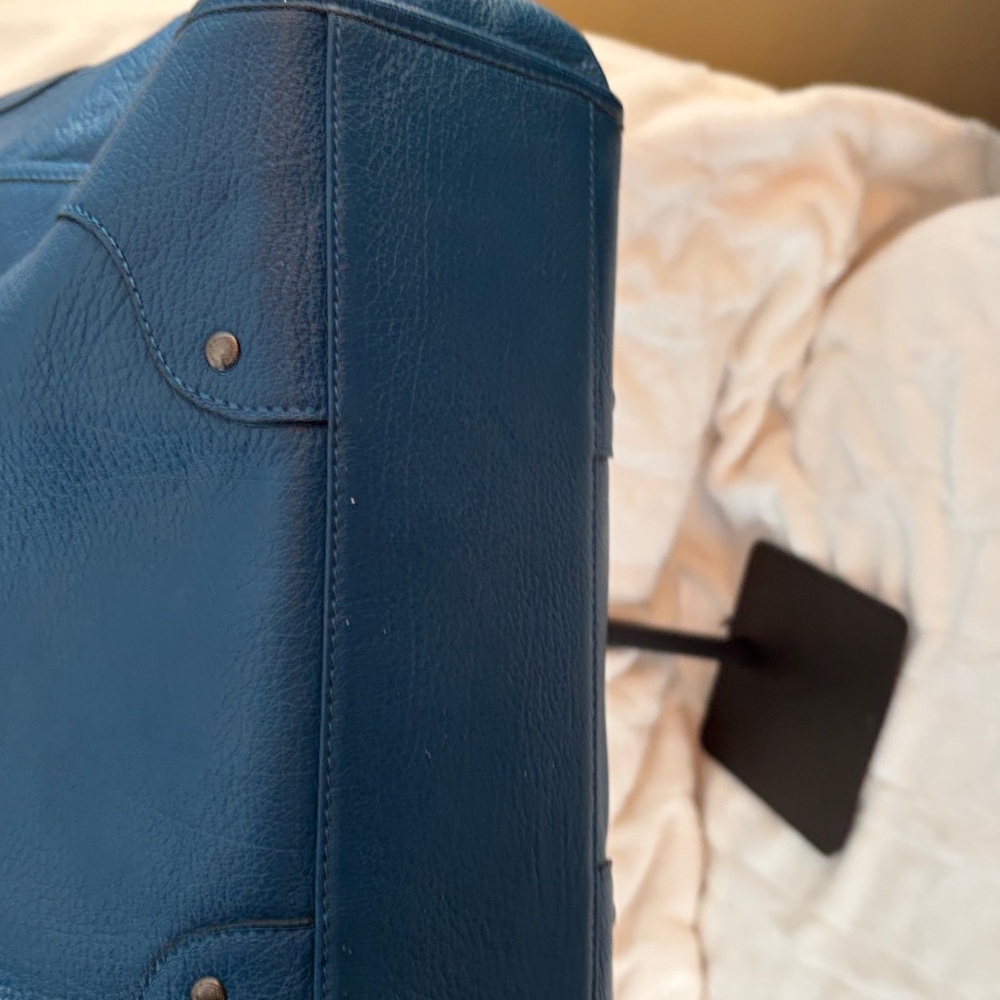 Large Coach Deep Blue Leather Tote with Front Zip Pocket - Picture 3 of 5